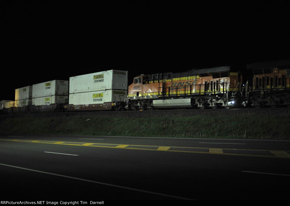 BNSF 6935 on 264